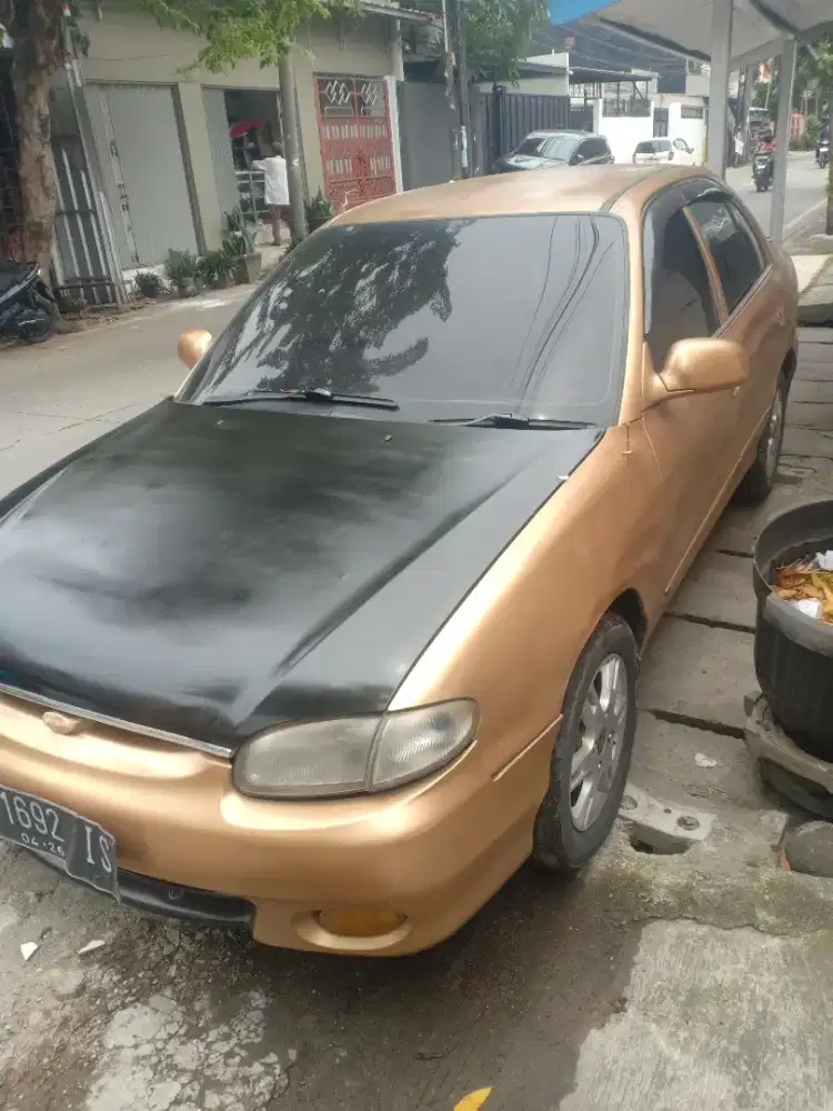 Di jual hyundai accent 2001