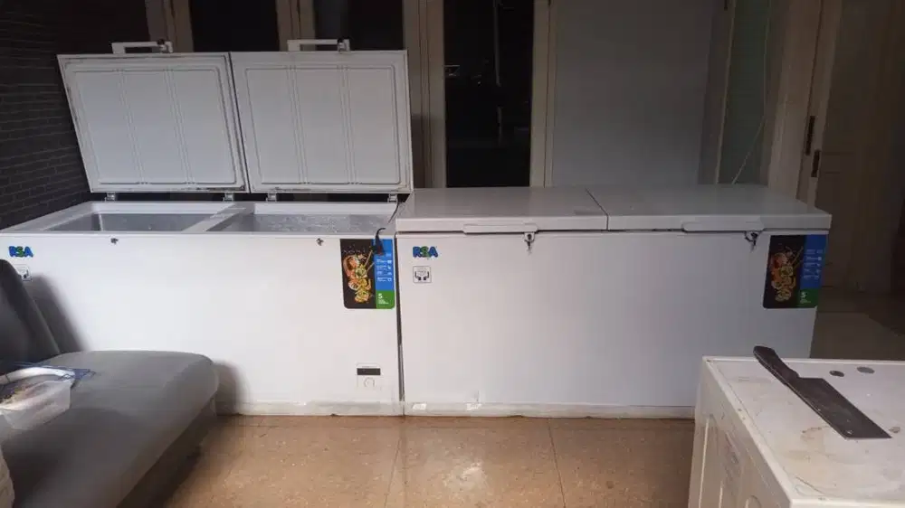 FREEZER 2 PINTU BELUM ADA 1 TAHUN