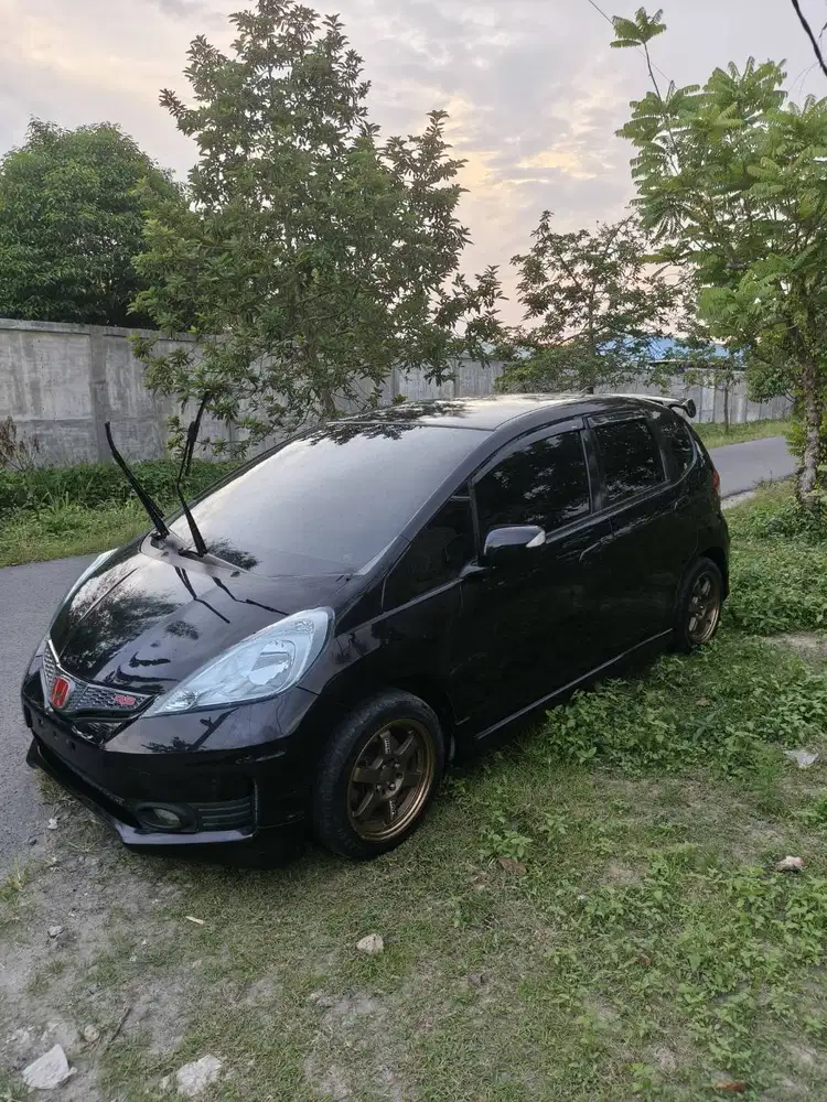 Honda jazz RS Automatic tahun 2012 kilometer hanya 12rb saja jualcepat