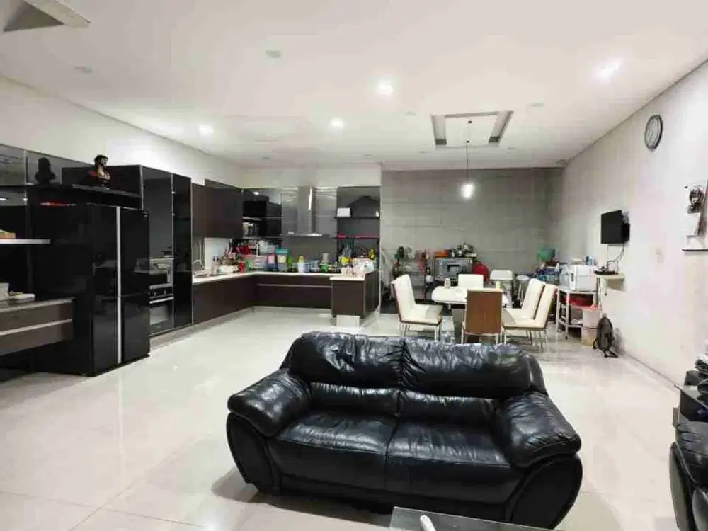 dijual rumah cantik siap huni taman kopo indah II