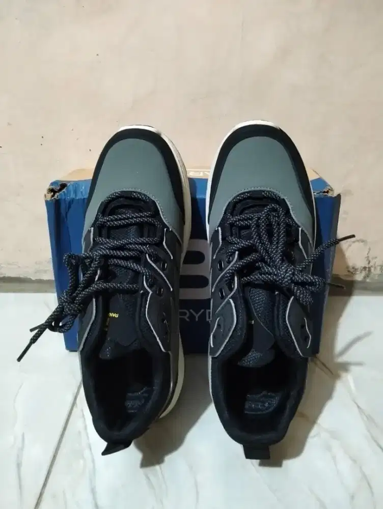 Sepatu Panarybody