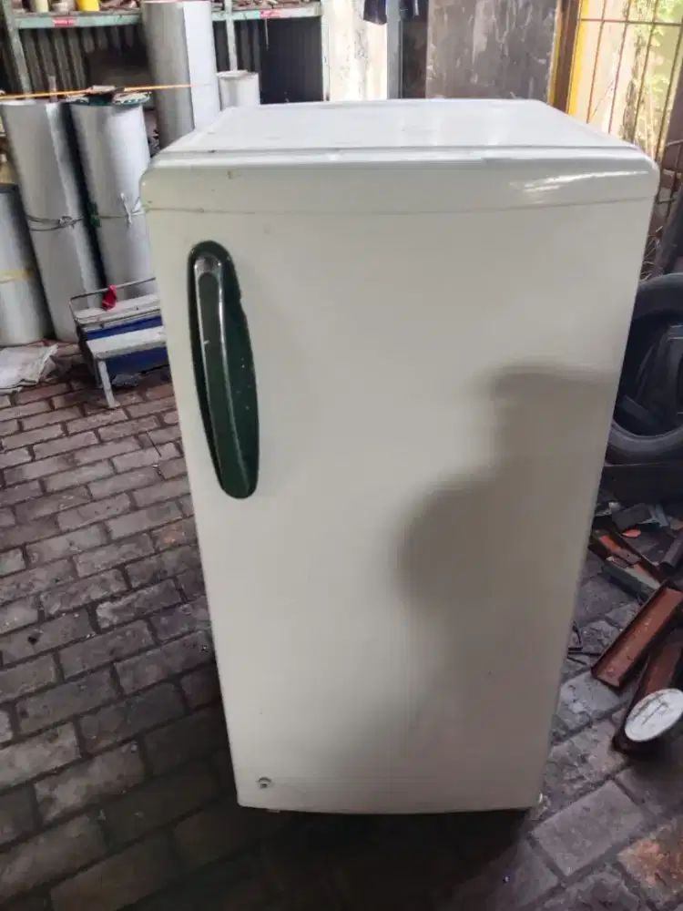 Kulkas Toshiba 1 pintu model GF- D 159