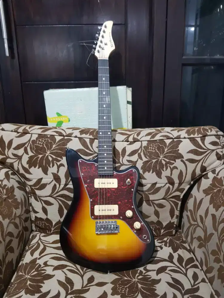 Gitar kowe big master (jaguar style) dan ampli kamar NUX mighty lite