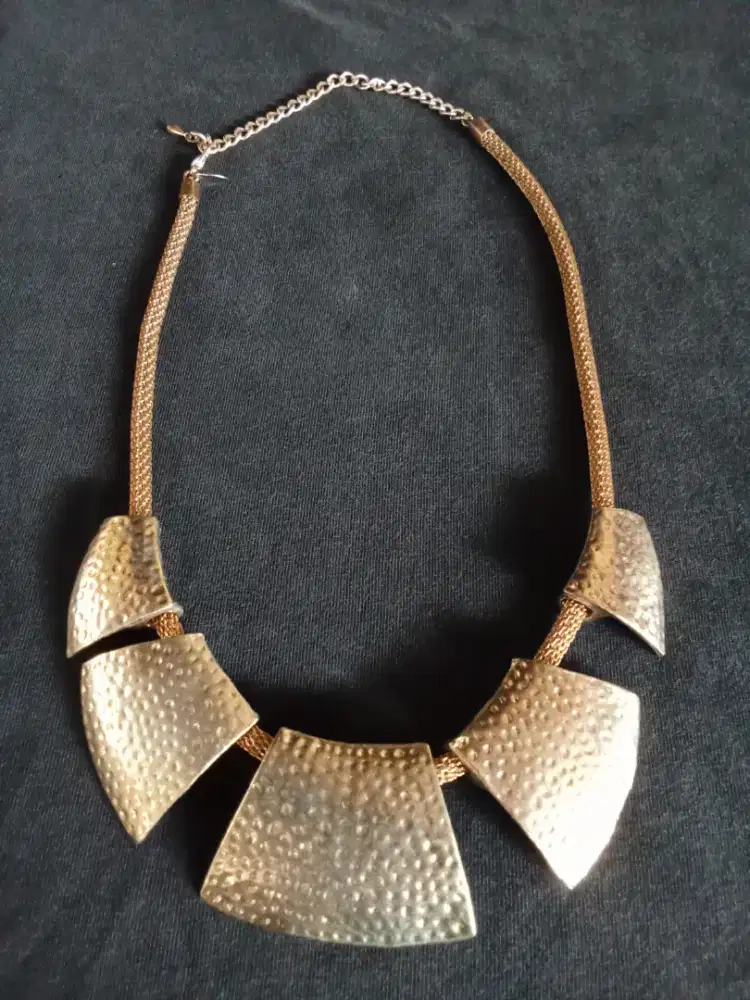 Kalung  LOVISA bahan logam, Bulan Sabit, Warna Tembaga, COD Cijantung