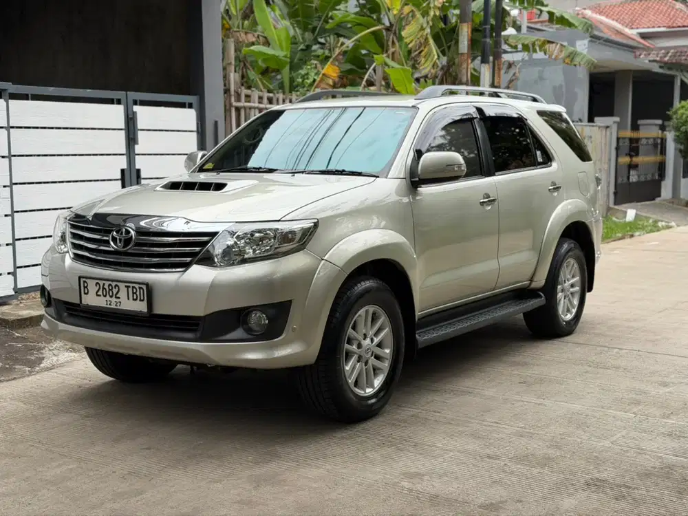 Dijual Cepat Fortuner VNT DIESEL MATIC 2013/2012 Murah Low KM