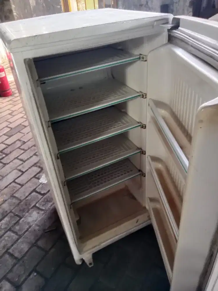 Kulkas Toshiba 1 pintu model GF-D 159 putih