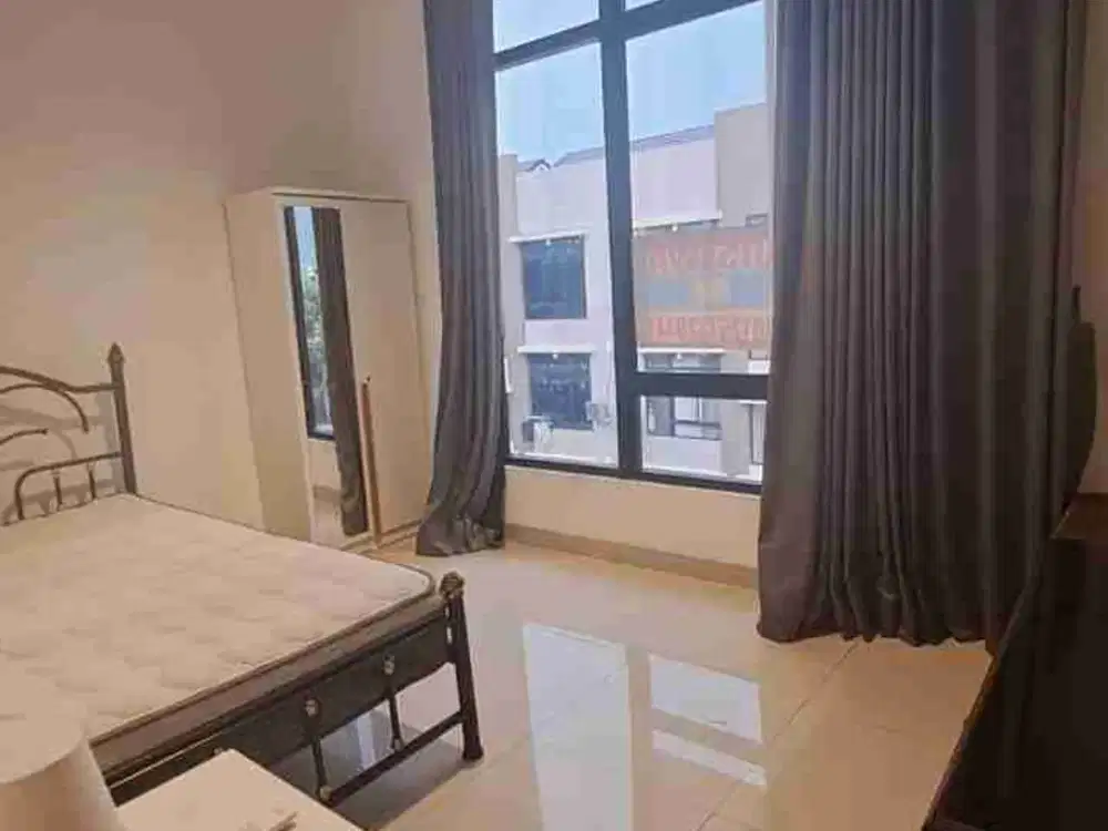 Condohouse Green Royal