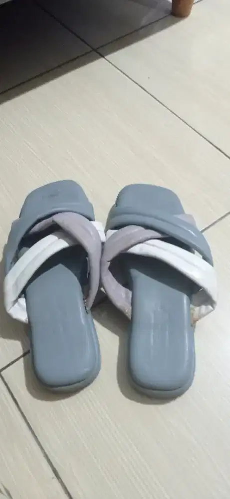 Sendal wanita masih bagus