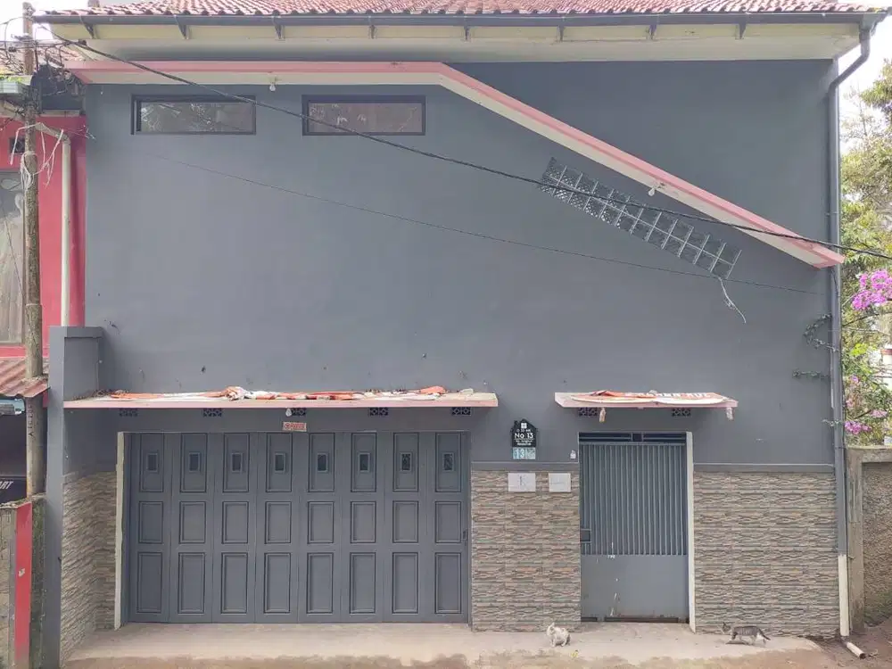 RUMAH VILLA  DI LEMBANG JUAL BU