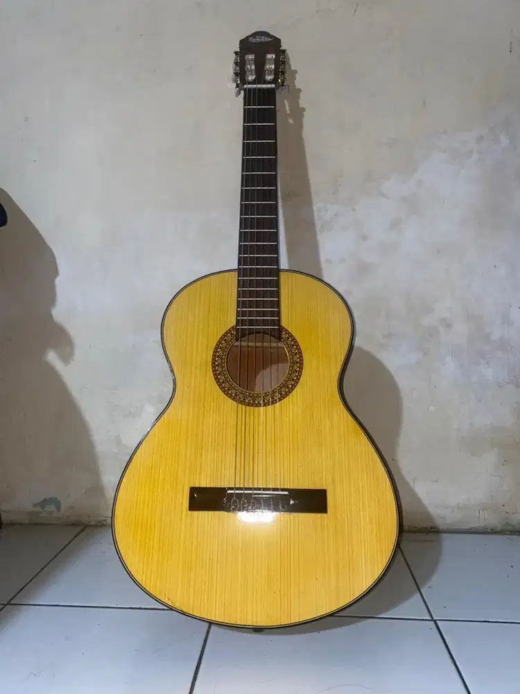 GITAR CUSTOM DIJUAL BU