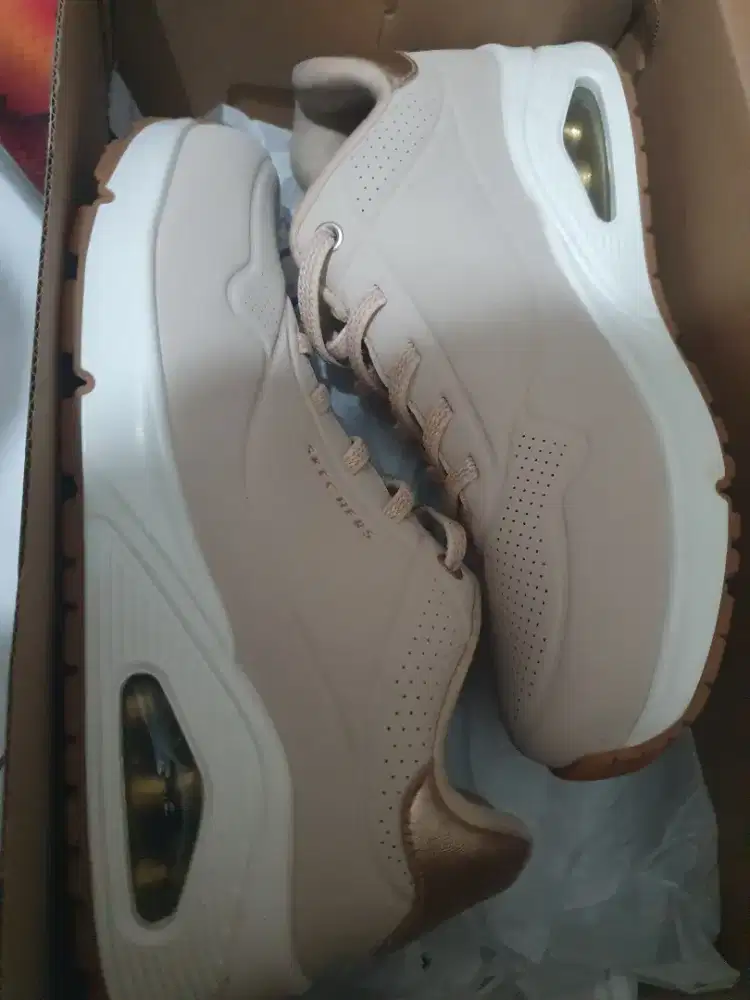 Sepatu SKECHERS STREET