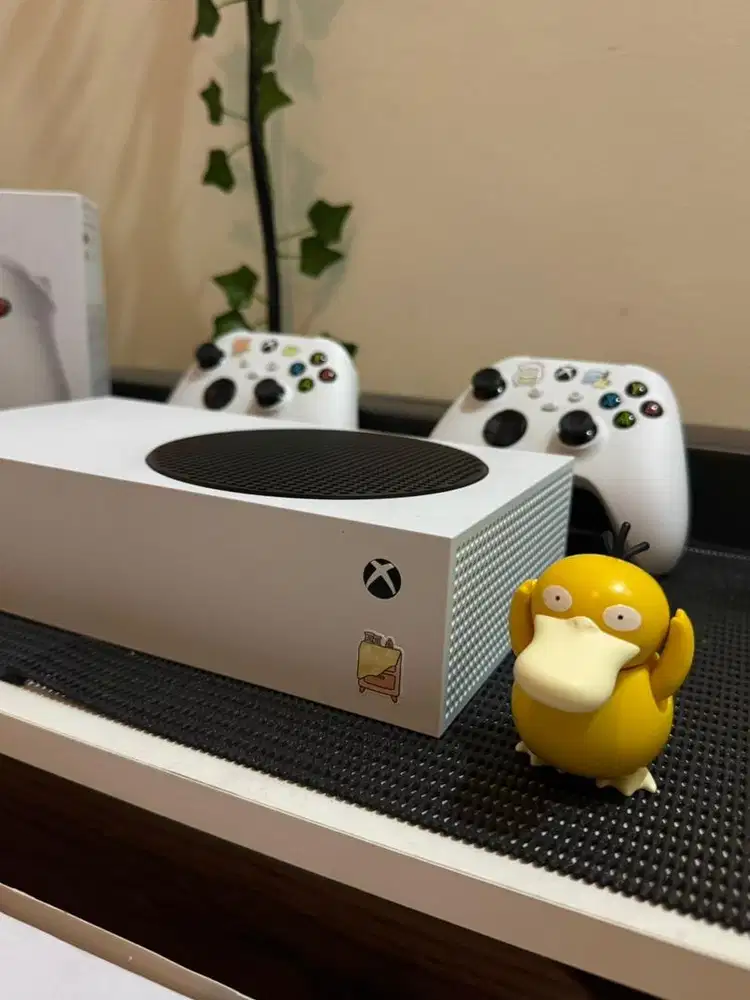 Xbox Series S 512GB + 2 Wireless Stick Ori + Akun