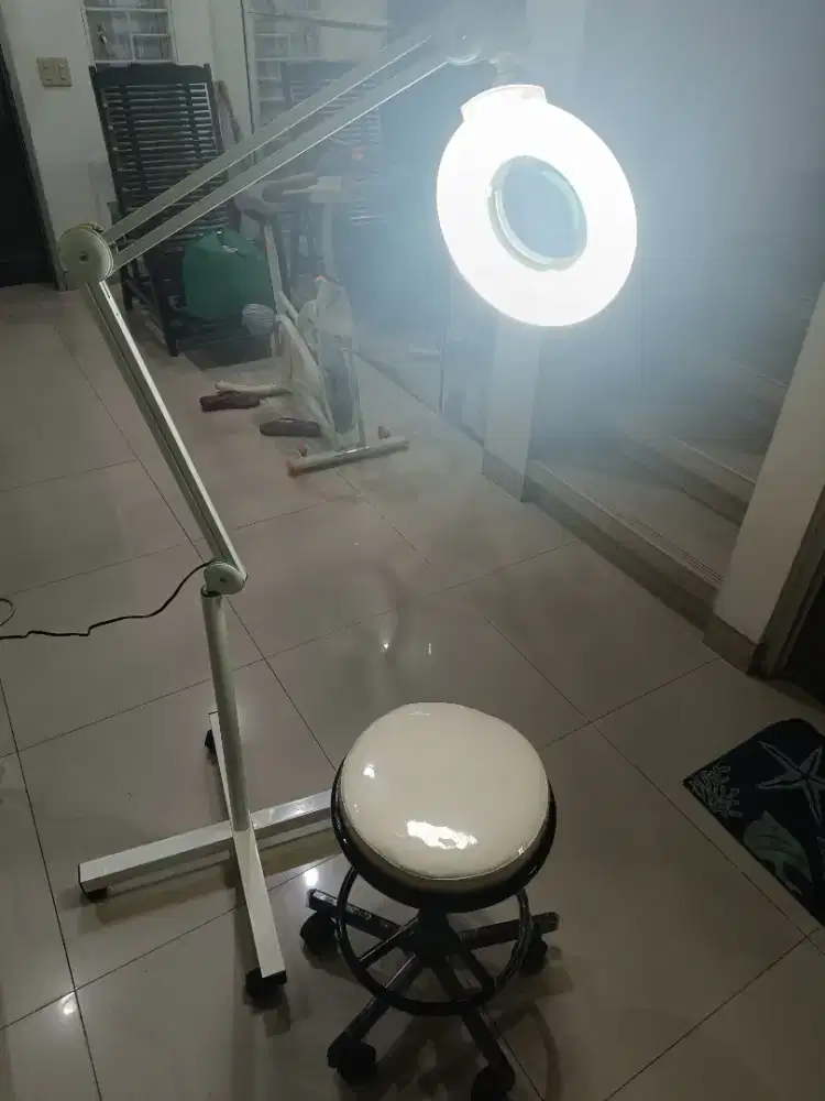 Lampu Dan Bangku Utk Di salon