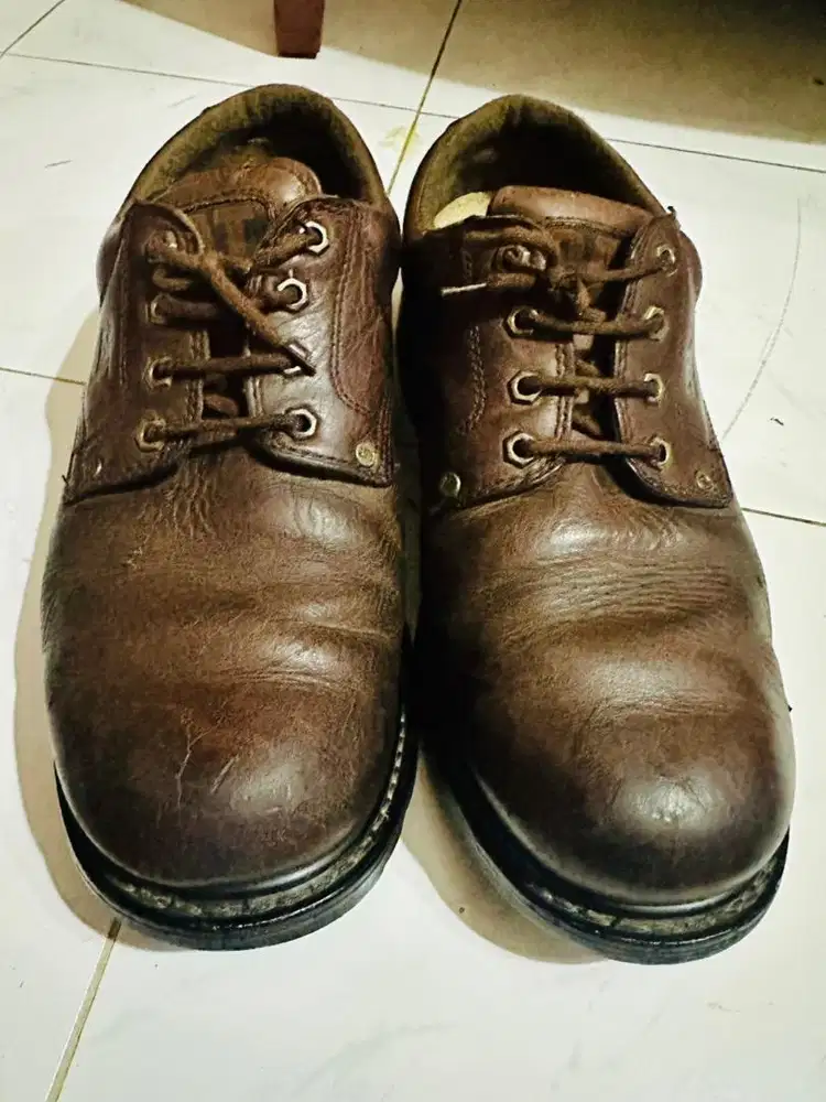Sepatu Cat caterpilar original kulit size 45