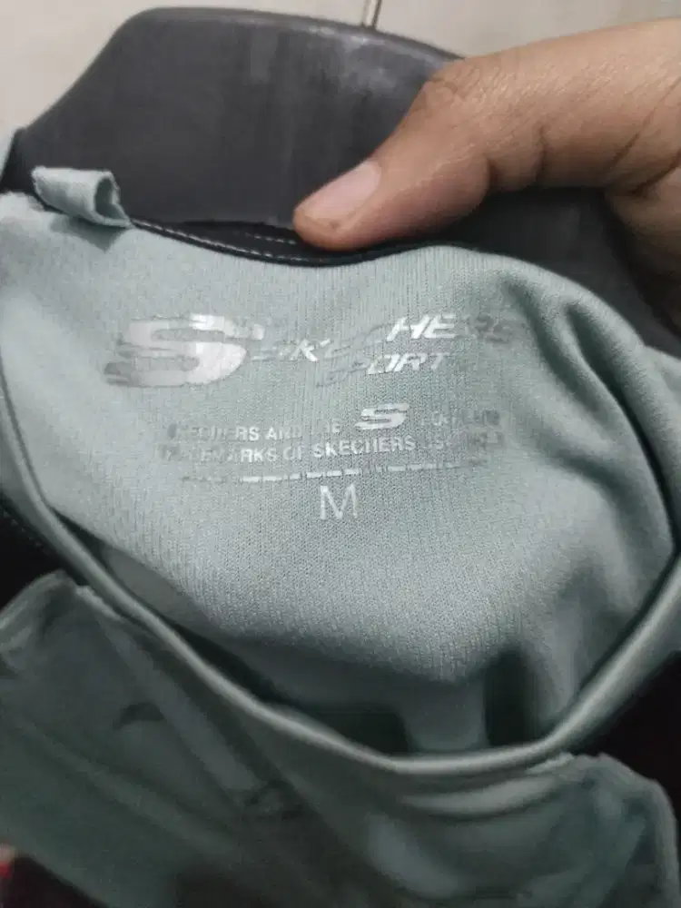 GRATIS! KAOS RUNNING SKECHERS UKURAN M