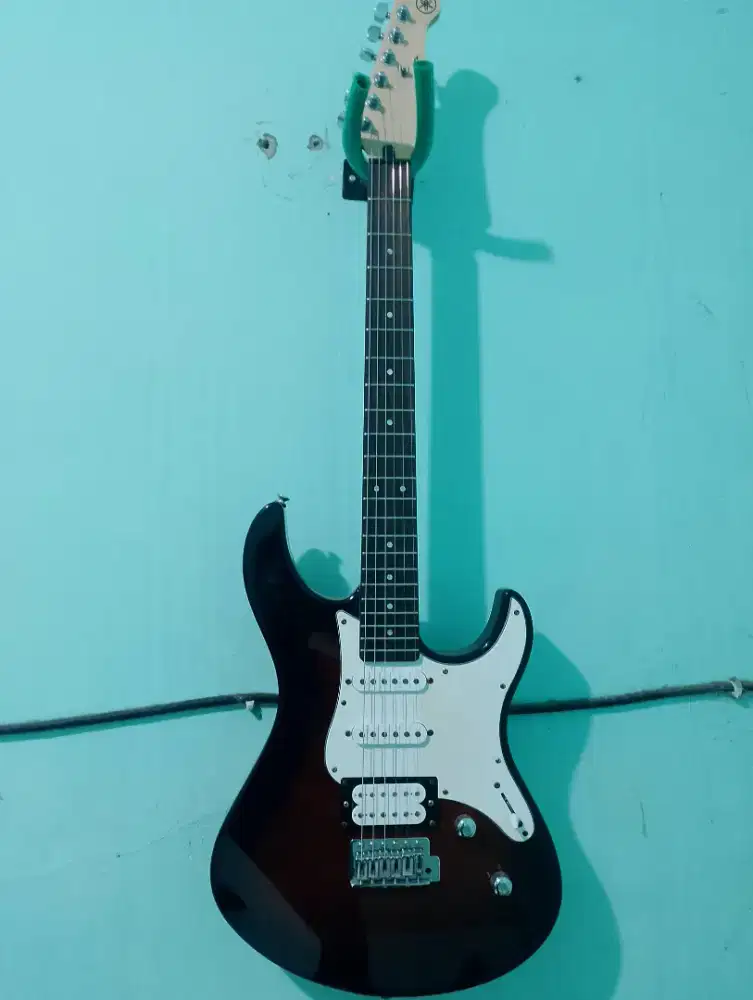 Jual gitar lead Yamaha pacifica 112v