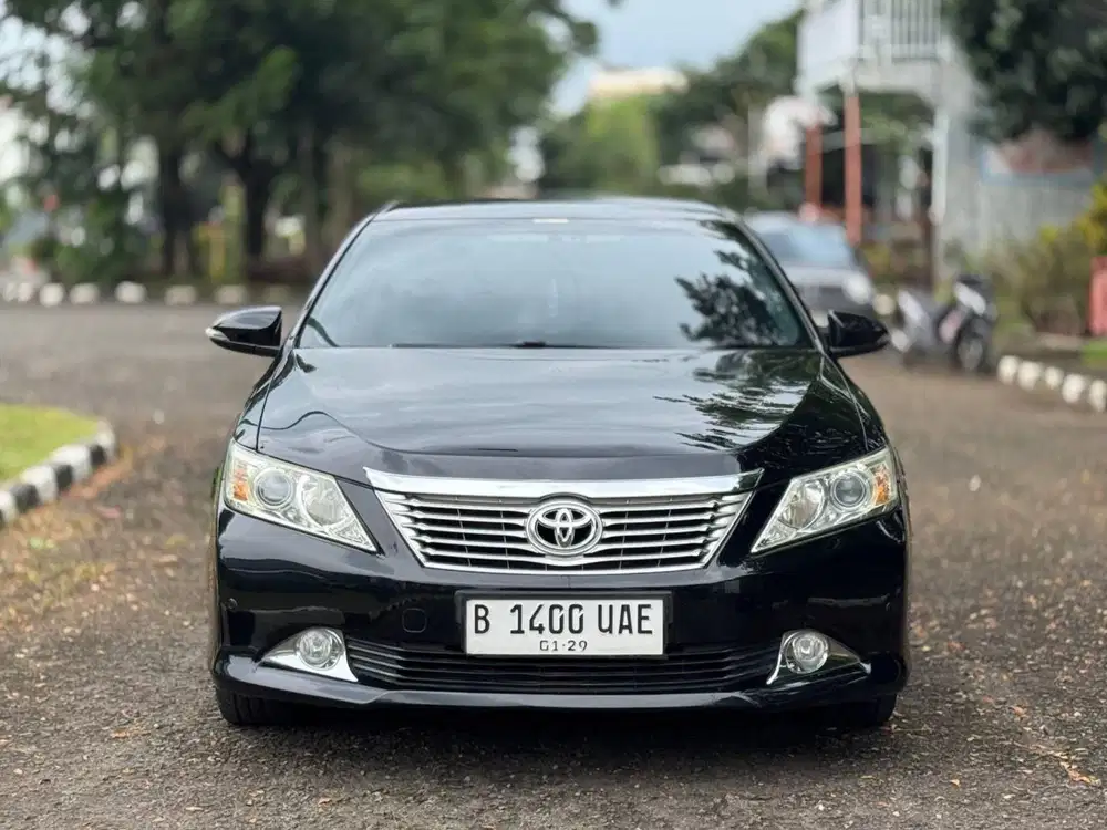 Toyota Camry 2.5 V at 2013 Hitam