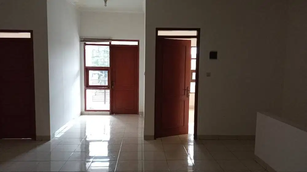 Ruko 2 Lantai Siap Pakai di Terusan Jalan Jakarta Antapani