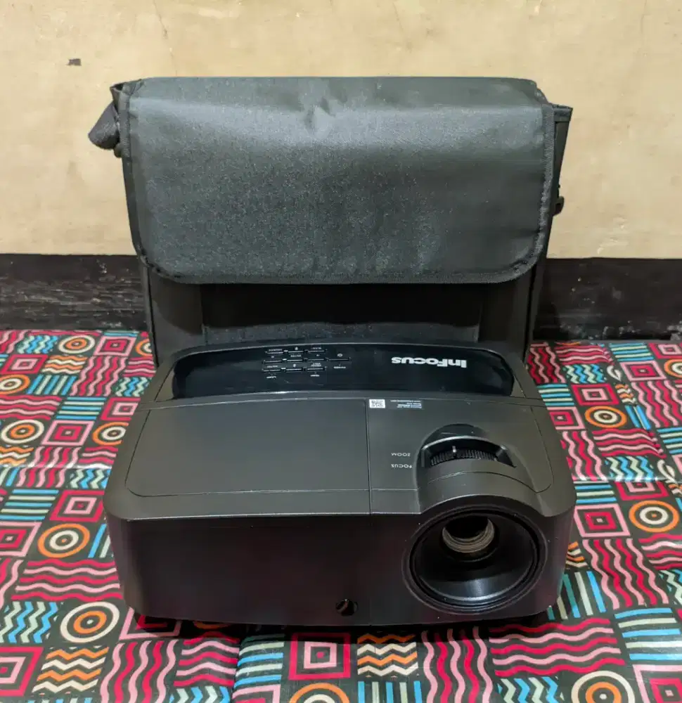 Proyektor Infocus In112x sudah hdmi