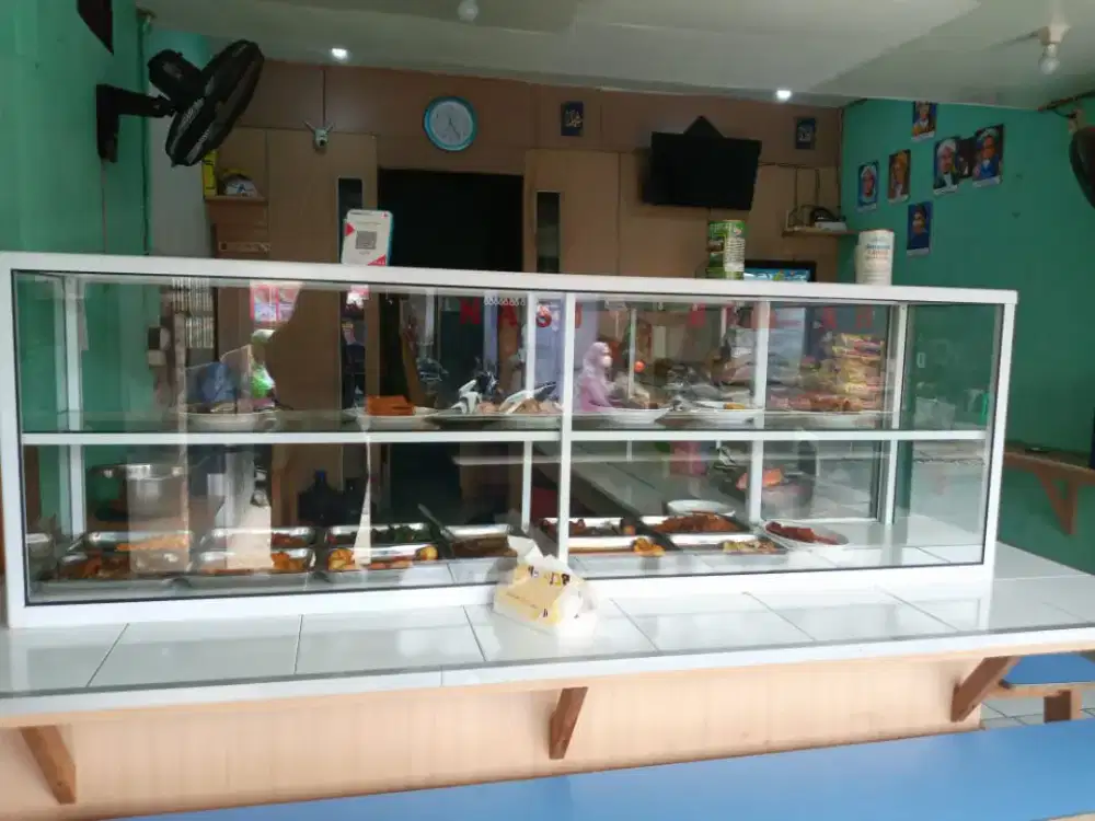 Di over kontrak warung makan alesan di over karena mau pindah ke jawa