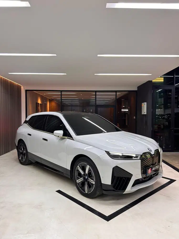 BMW iX EV xDrive40 2024 Putih Full Electric Nik 2023 Km12rb B1014KCO