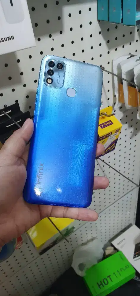 Infinix Hot 11 play ram 4/64gb
