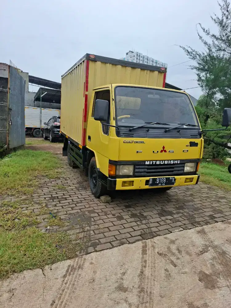 Mitsubishi Colt Diesel.FE.304.CDE.4 Ban Engkel Box Cargo