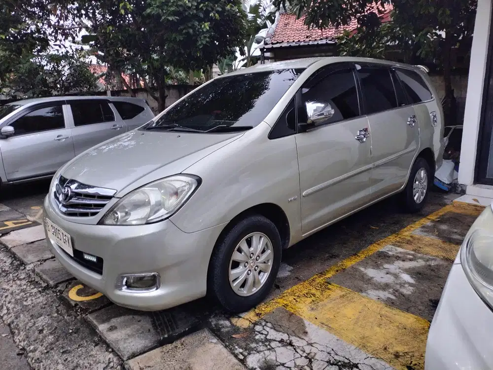 Toyota Kijang Innova 2009 Bensin