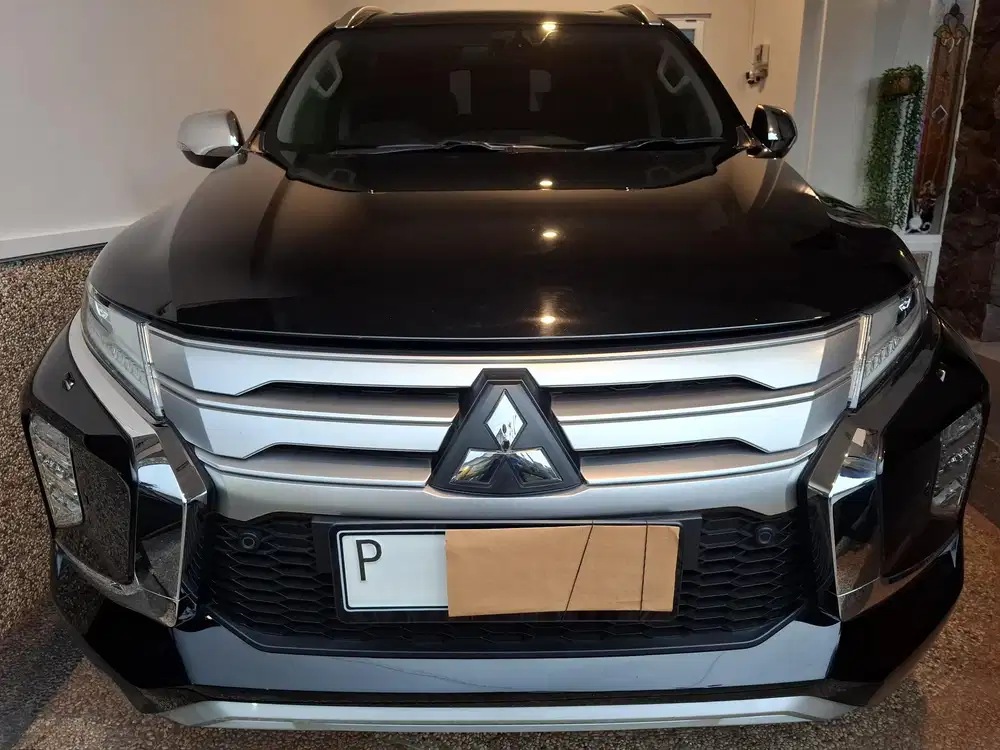 MITSUBISHI PAJERO SPORT DAKAR 4X2 2023 LIKE NEW.