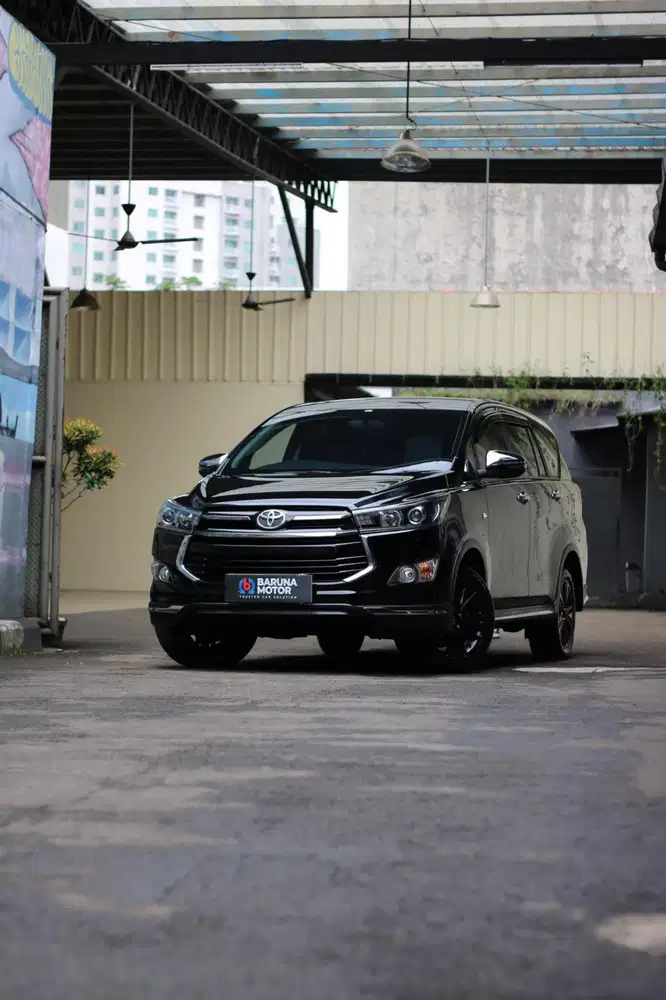 INNOVA VENTURER 2.0 AT BENSIN 2018