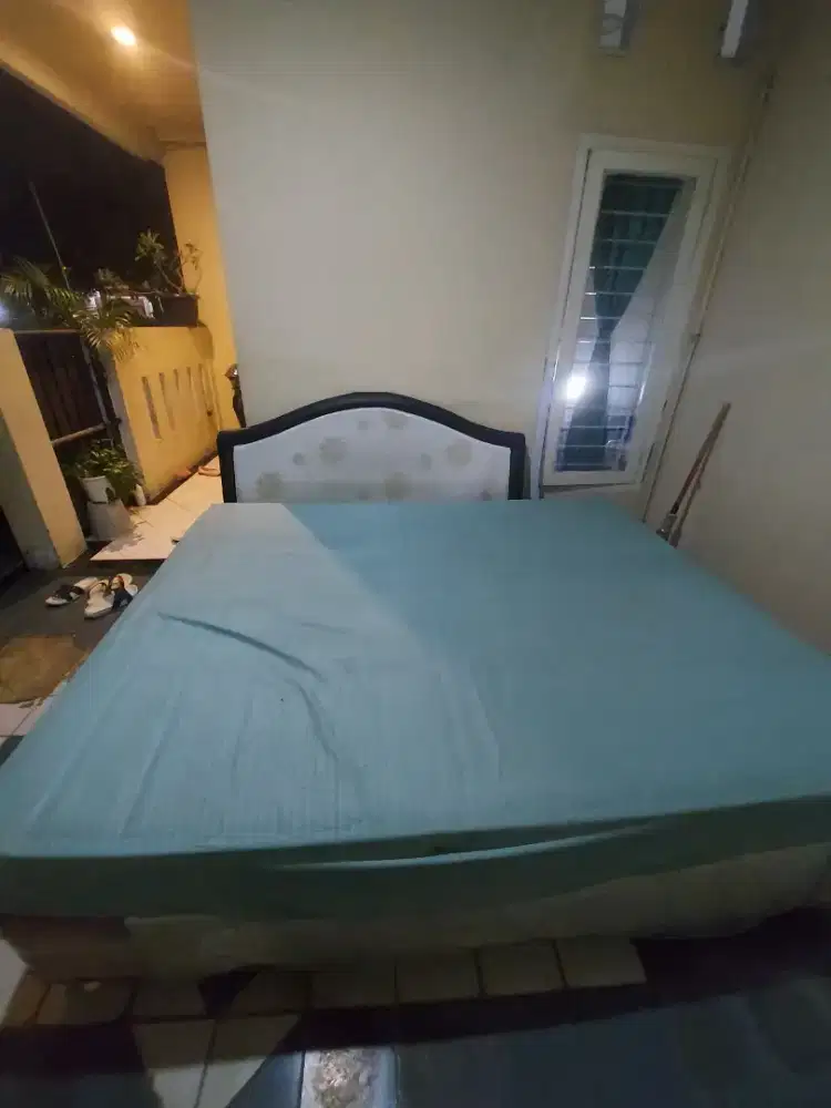 Kasur Tempat Tidur Dipan Sandaran