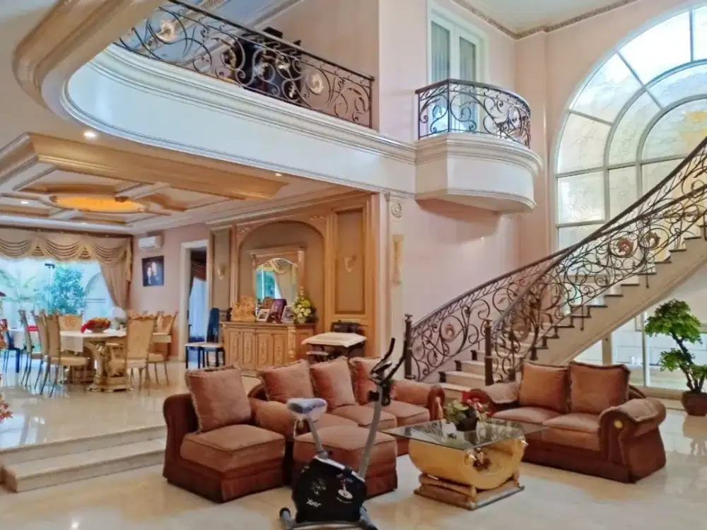 RUMAH MEWAH AMERICAN CLASSIC BOULEVARD JALAN KEMBAR ARAYA 2 GALAXY BUMI PERMAI SURABAYA TIMUR. DEKAT MERR