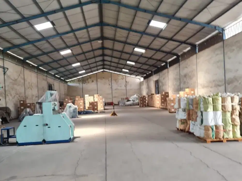 Gudang  & Ada Ijin Industri   Jl Raya By Pass Krian  Jalur jalan besar