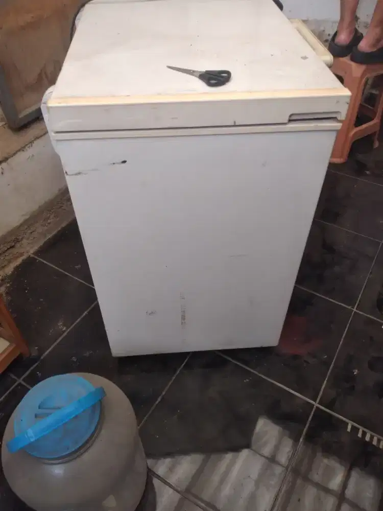 freezer beku , daging/roti dll