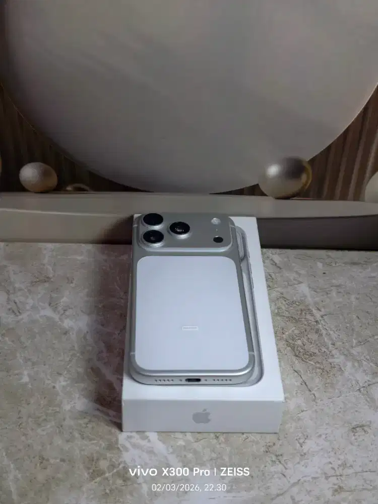 Iphone 17 pro 256gb silver ibox garansi 18 februari 2027