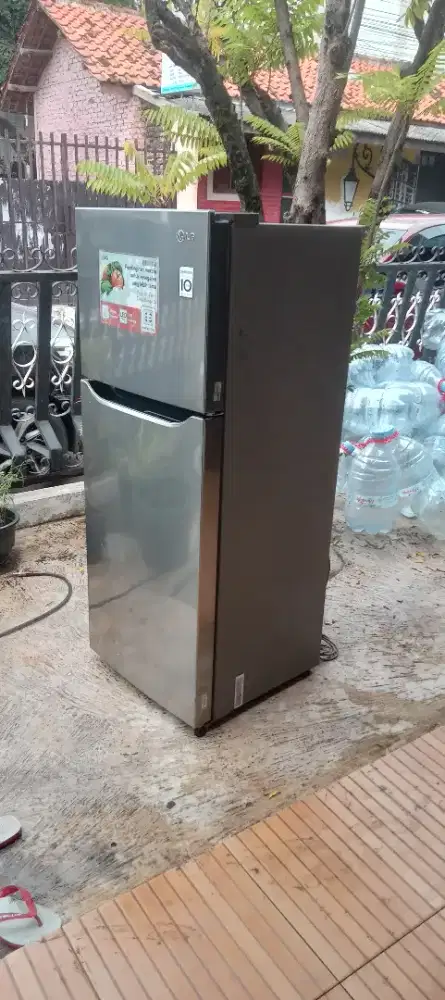 Dijual kulkas 2pintu mrek LG