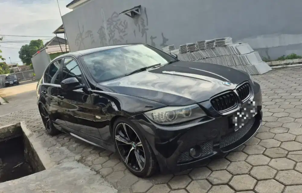 BMW 320i E90 2012 AT GOOD CONDITION