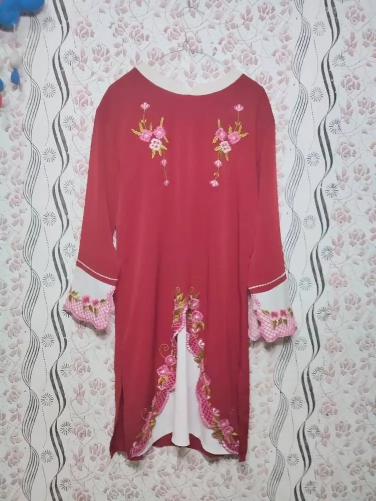 Tunik Toyusin size M warna Maroon - Minus Resletingnya Rusak