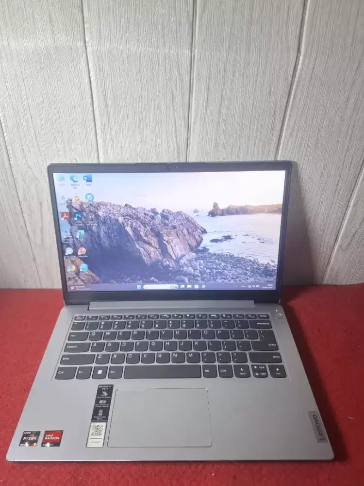 Lenovo Ideapad Slim 1 (82KC) AMD Ryzen 3 Ram8Gb Ssd256Gb Siap Pakai