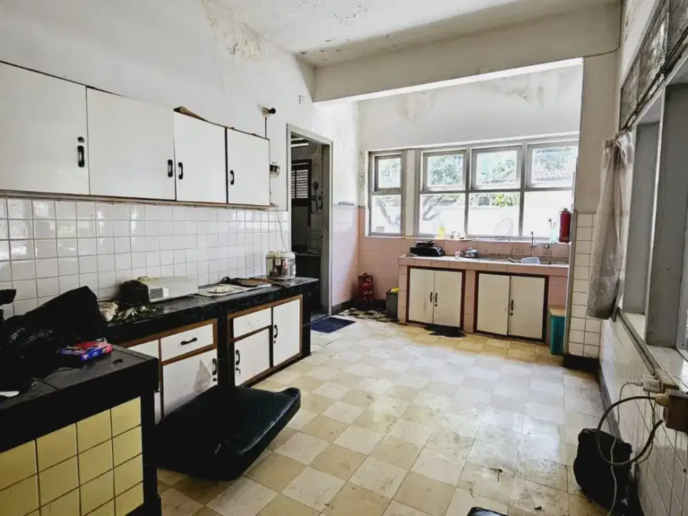 Ruang usaha strategis sayap dago Daerah ramai Cocok buat cafe / resto di Bandung