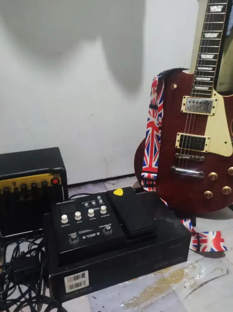 Gitar Greg Bennet semic original minus lecet Manja