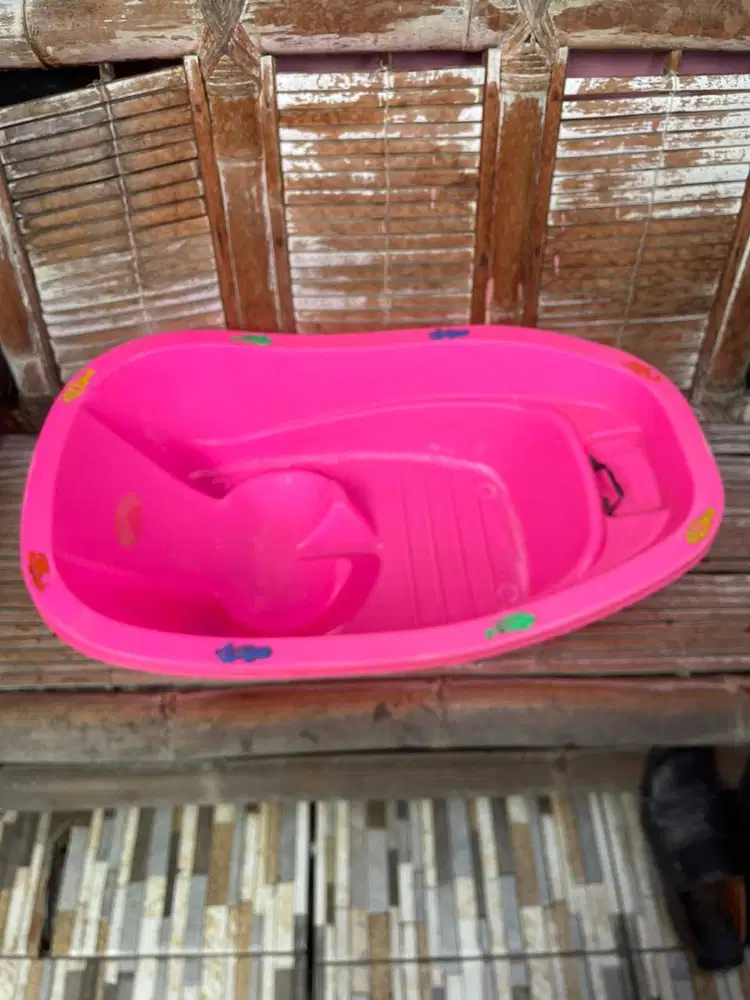 Bak Mandi Bayi warna Pink sesuai Gambar