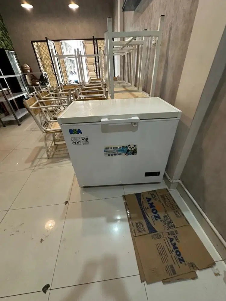 Chest freezer 220 liter