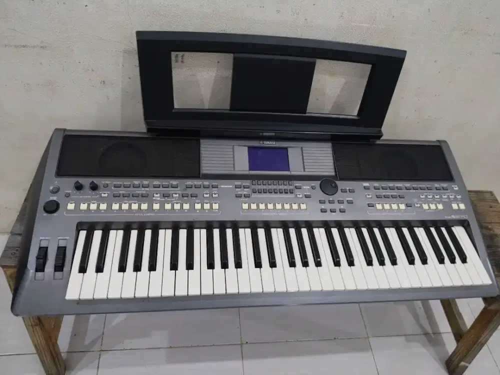Keyboard yamaha psr s670