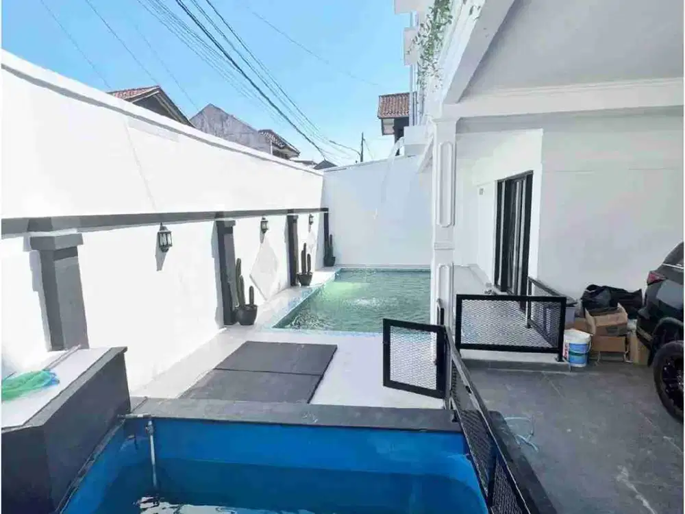 Rumah mewah kolam renang di Pasirluyu Bandung