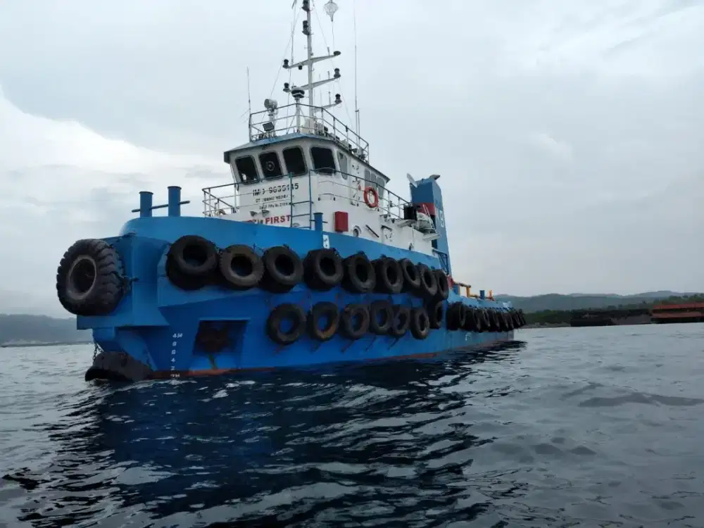 Di jual Tugboat dan tongkang 300 feet tahun 2012 - 2012