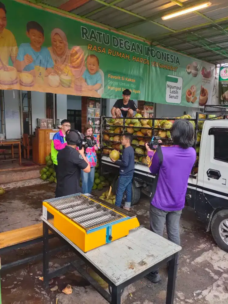 TENAGA PRODUKSI DAN OPERASIONAL BIDANG KELAPA MUDA