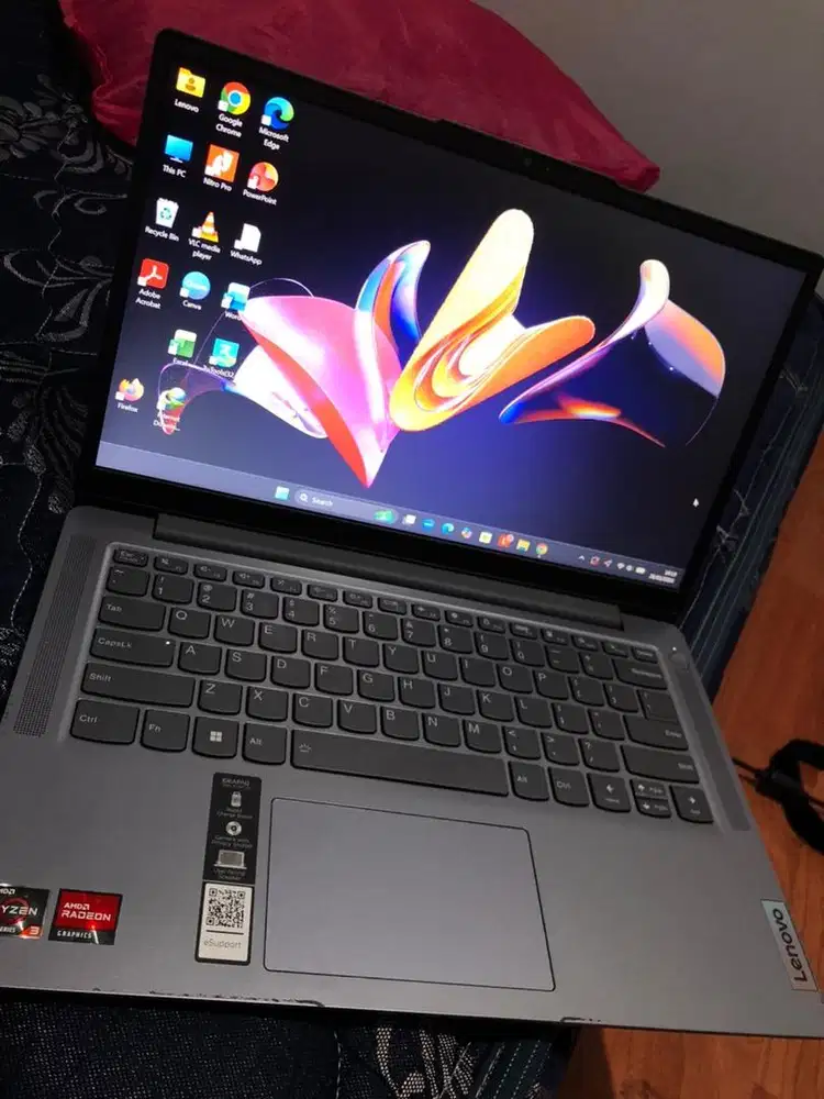 Labtop lenovo ideapad slim 3