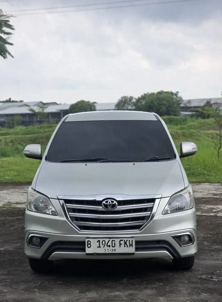 innova V 2.0 Barong AT. istimewa.