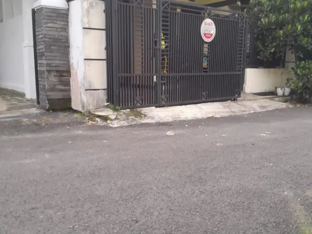 JUAL CEPAT RUMAH TERAWAT SIAP HUNI DI KOMPLEK PADASUKA DEKAT SAUNG UDJO KOTA BANDUNG